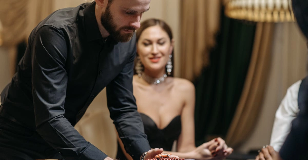 Бездепозитные бонусы казино и игральные фишки на столе